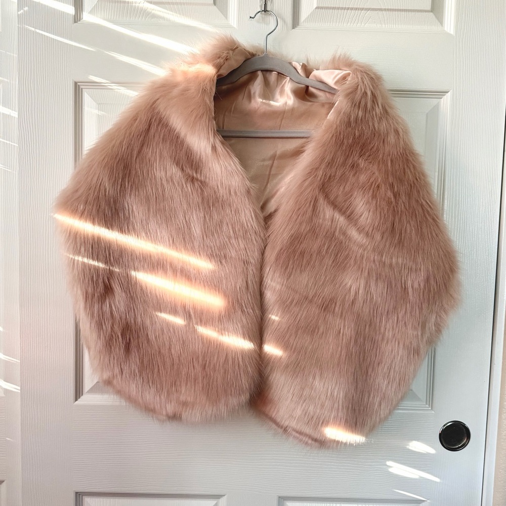 Lulu’s Faux Fur Stole, with clasp